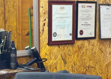 Certificates and grooming tools at Aididthebarber, Klang, Selangor, MY, highlight expertise and professionalism.