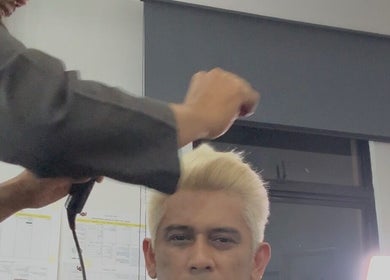 Aididthebarber styling hair for client at Klang, Selangor, MY. A modern haircut session in progress.