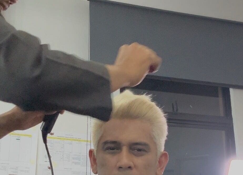 Hair stylist at Aididthebarber in Klang, Selangor, MY perfecting a modern blonde hairstyle.