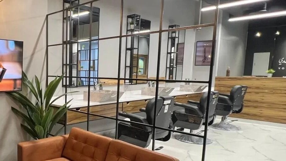 Modern interior of Yousef Afandi - Ghirnatah I يوسف أفندي - غرناطة in Riyadh, featuring stylish salon chairs and mirrors.