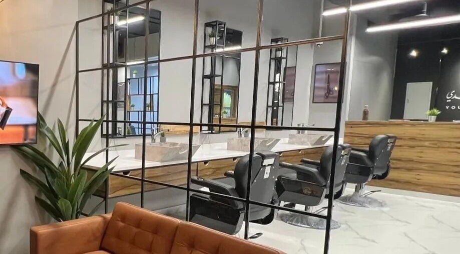 Modern interior of Yousef Afandi - Ghirnatah I يوسف أفندي - غرناطة in Riyadh, featuring stylish salon chairs and mirrors.