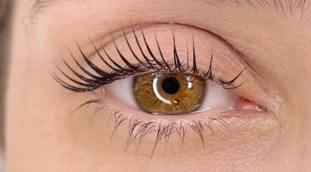 Brows Babe image 2