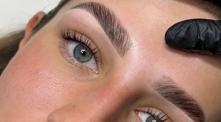 Brows Babe image 3
