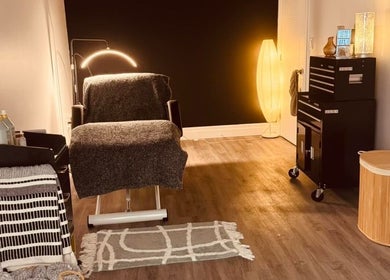 Relaxing ambience in The Sugar Lounge, St. Thomas, Ontario, CA showcasing a serene treatment room.