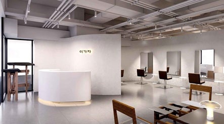 Sophisticated interior of LEEKAJA Tangs Plaza, Singapore, featuring modern beauty stations and a sleek reception.