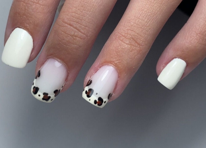 Manucure léopard à Neïlys’SG, Soissons, Hauts-de-France, FR. Ongles stylés tendance.