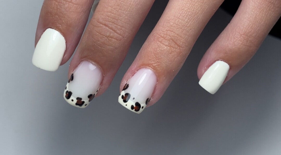 Manucure léopard à Neïlys’SG, Soissons, Hauts-de-France, FR. Ongles stylés tendance.