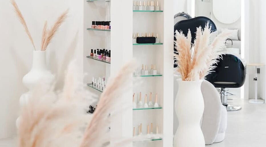 Chic interior of SYS Beauty Lounge in Dubai, Dubai, AE with modern décor and beauty products on display.