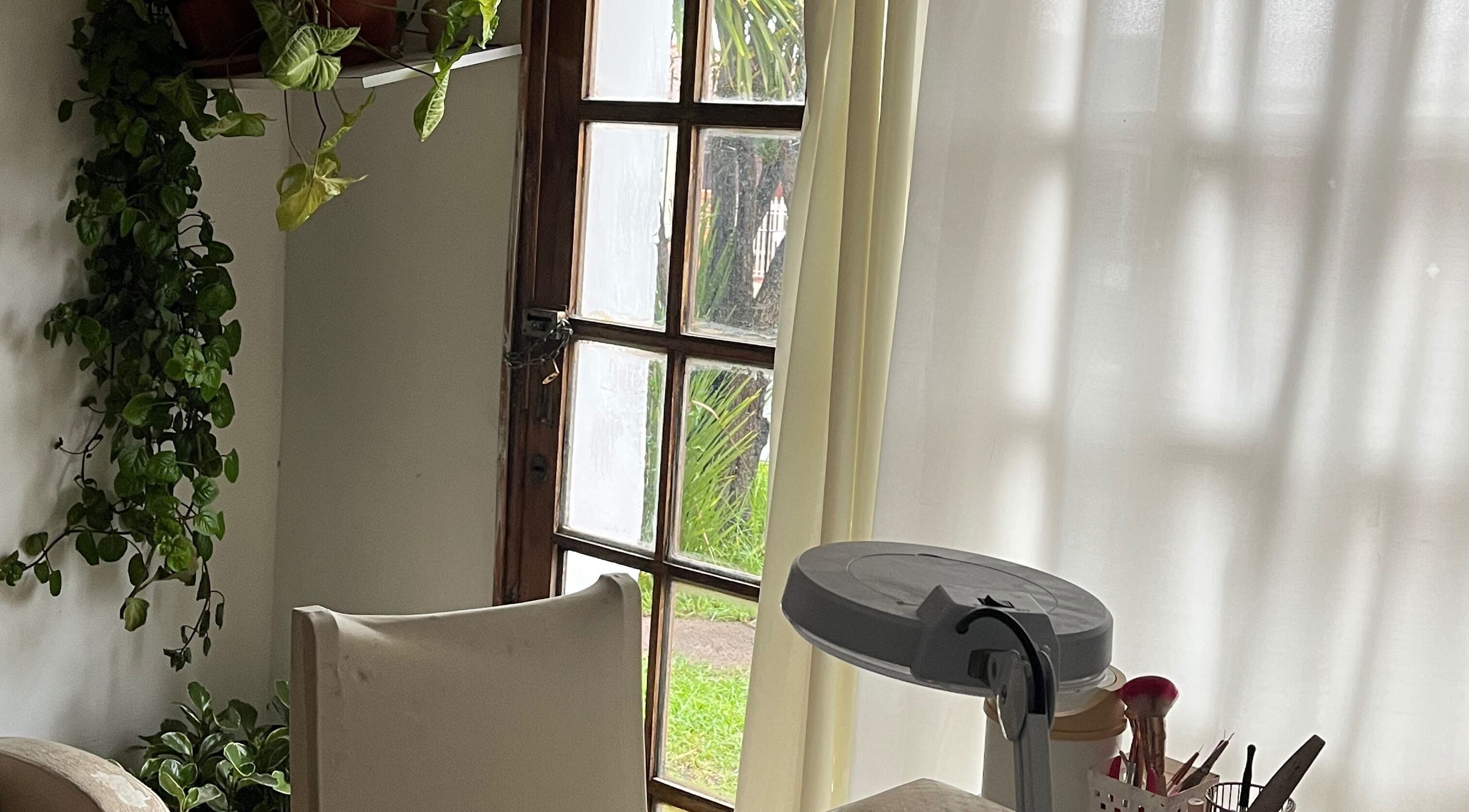 Espacio acogedor en Sol skinails, Maldonado, Departamento De Maldonado, UY con plantas y luz natural.