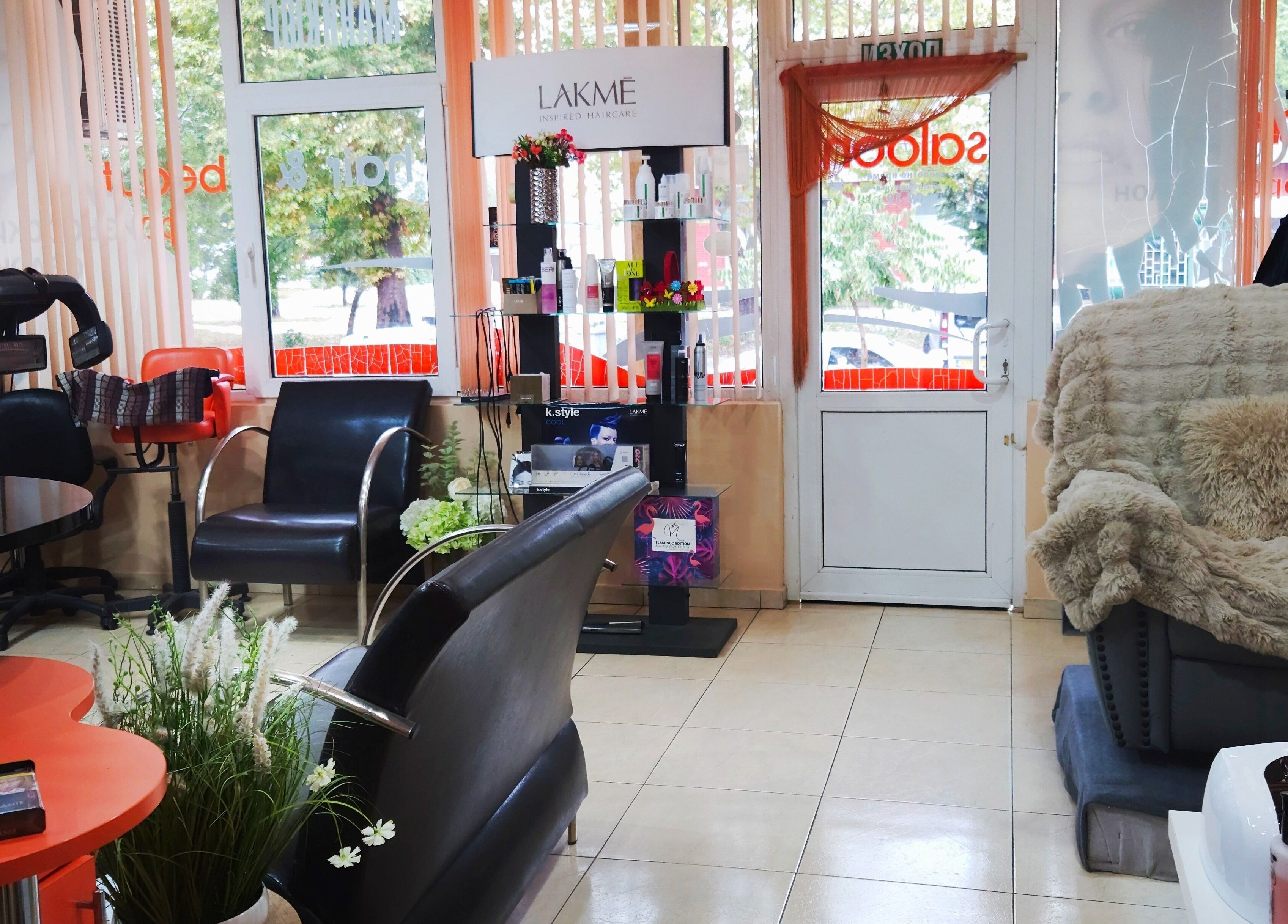 Интериор на 'Сави Найлс Еоод' във Враца, Враца, BG с модерно обзавеждане и уютна атмосфера.