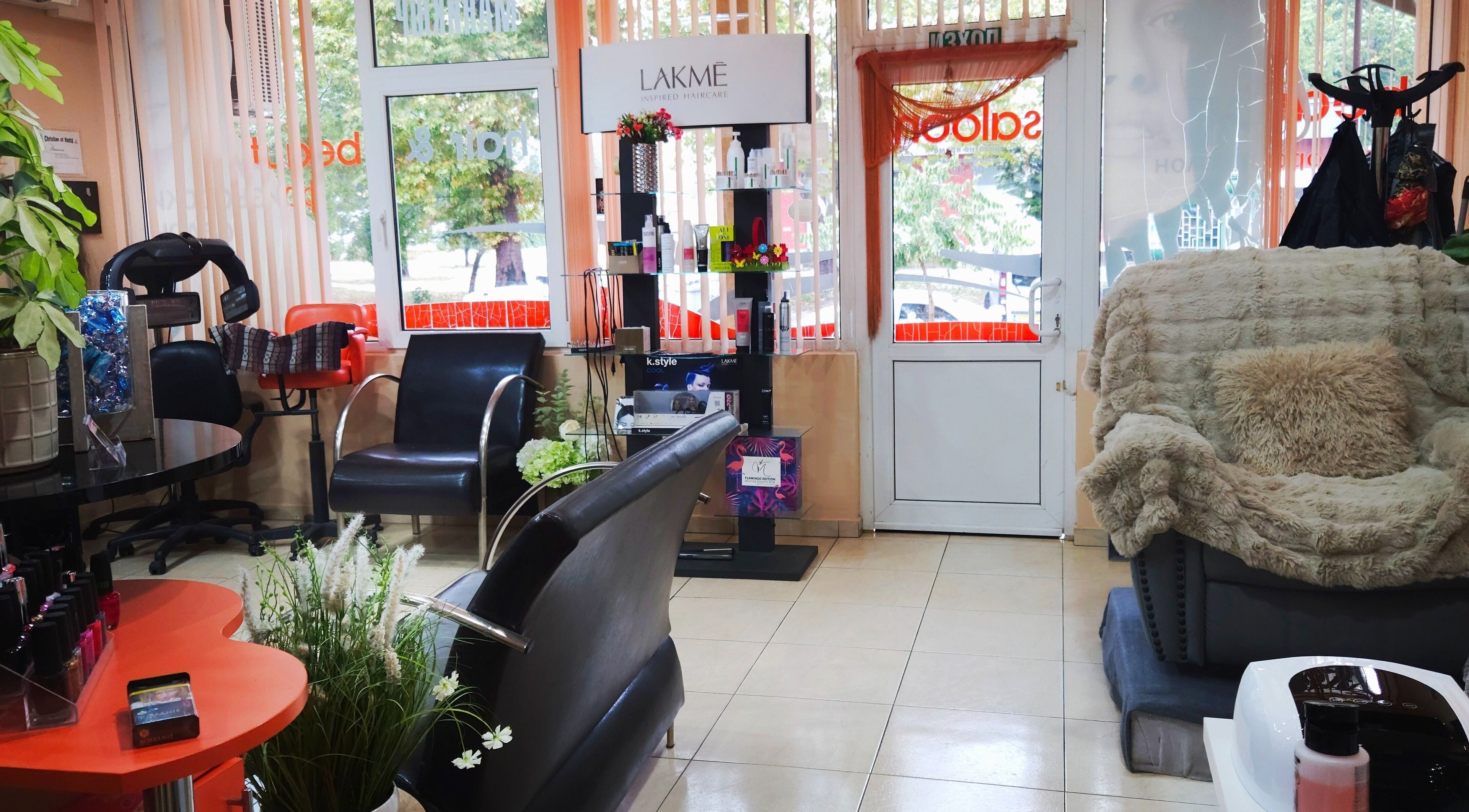 Интериор на 'Сави Найлс Еоод' във Враца, Враца, BG с модерно обзавеждане и уютна атмосфера.