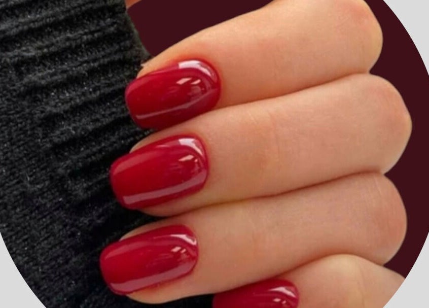 Елегантен маникюр в червено от Сави Найлс Еоод, Враца, Враца, BG.
