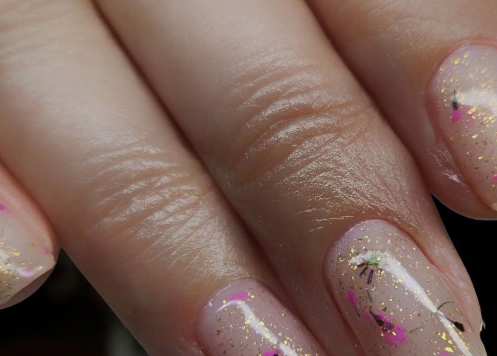 Изискан маникюр с блещукащи елементи от Сави Найлс Еоод, Враца, Враца, BG.