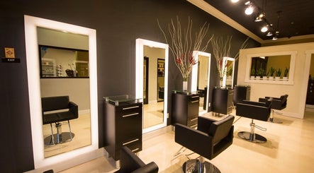 Lyna's Beauty Salon image 2