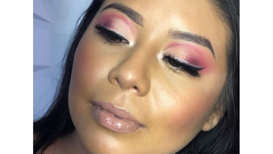 Danna Makeup & Lash Studio image 1