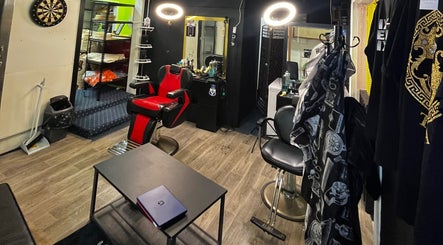 6ix7even6ix Barber image 3
