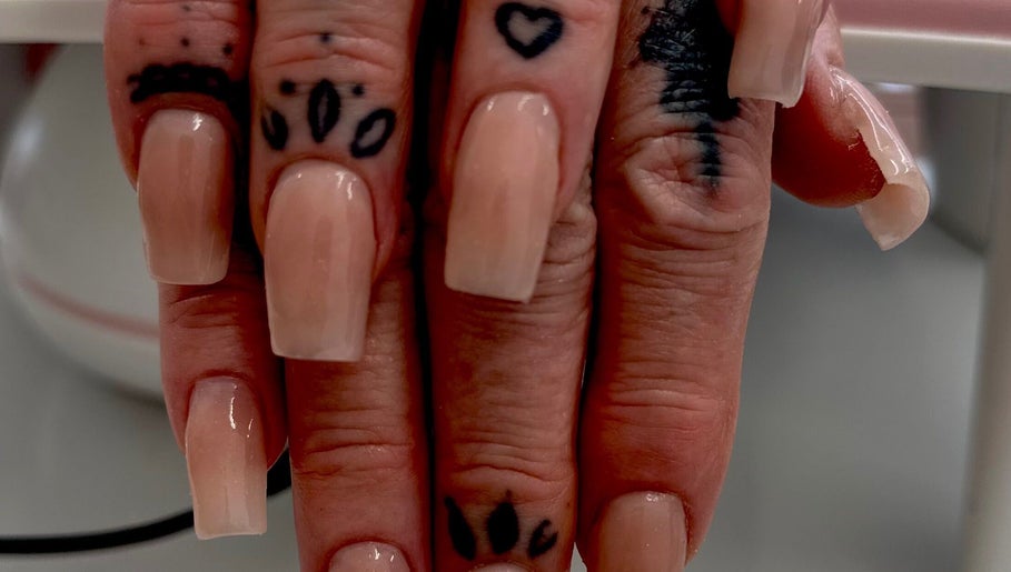 Beckys Nail image 1