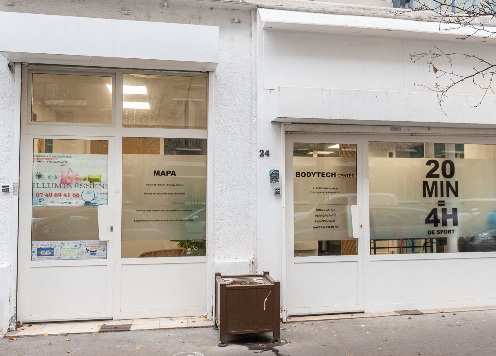 Entrée d'ILLUMINESSENS BEAUGRENELLE, Paris, Île-de-France, FR, offrant bien-être et relaxation.