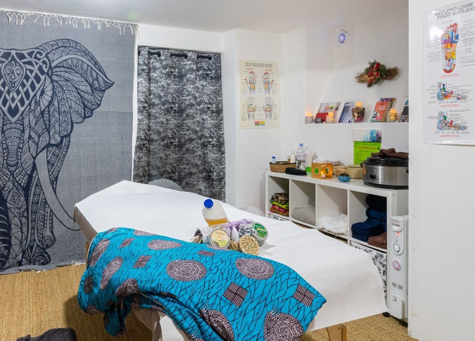 Salle de massage paisible avec décor éléphant à ILLUMINESSENS BEAUGRENELLE, Paris, Île-de-France, FR.