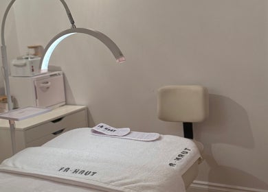 Salle de soins médicaux à Médico-esthétique Tellier, Sainte-marguerite-du-lac-masson, Quebec, CA.