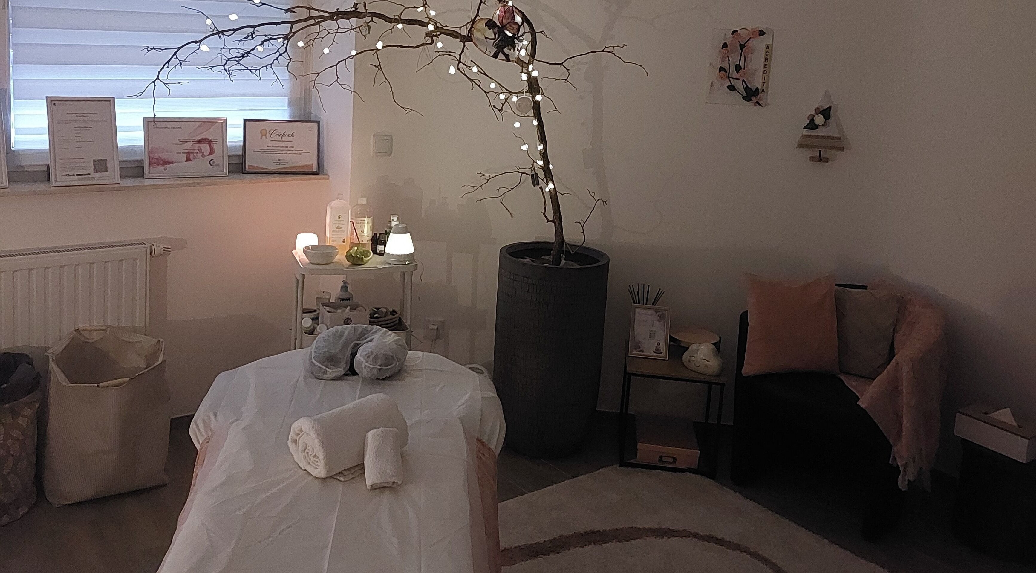 Salle de soin relaxante à l'Institut Bien-être Ana Rosa, Esch-sur-alzette, Esch-sur-alzette, LU, avec une ambiance apaisante.