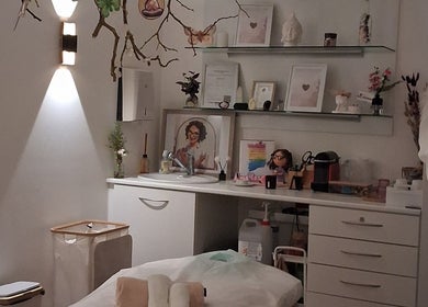 Espace de bien-être chez Institut Bien-être Ana Rosa à Esch-sur-Alzette, Esch-sur-Alzette, LU, offrant un cadre apaisant.