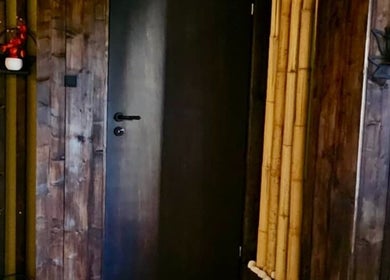 Bambusz és fa megnyugtató enteriőr az Oranga Massage-nál, Érd, HU.