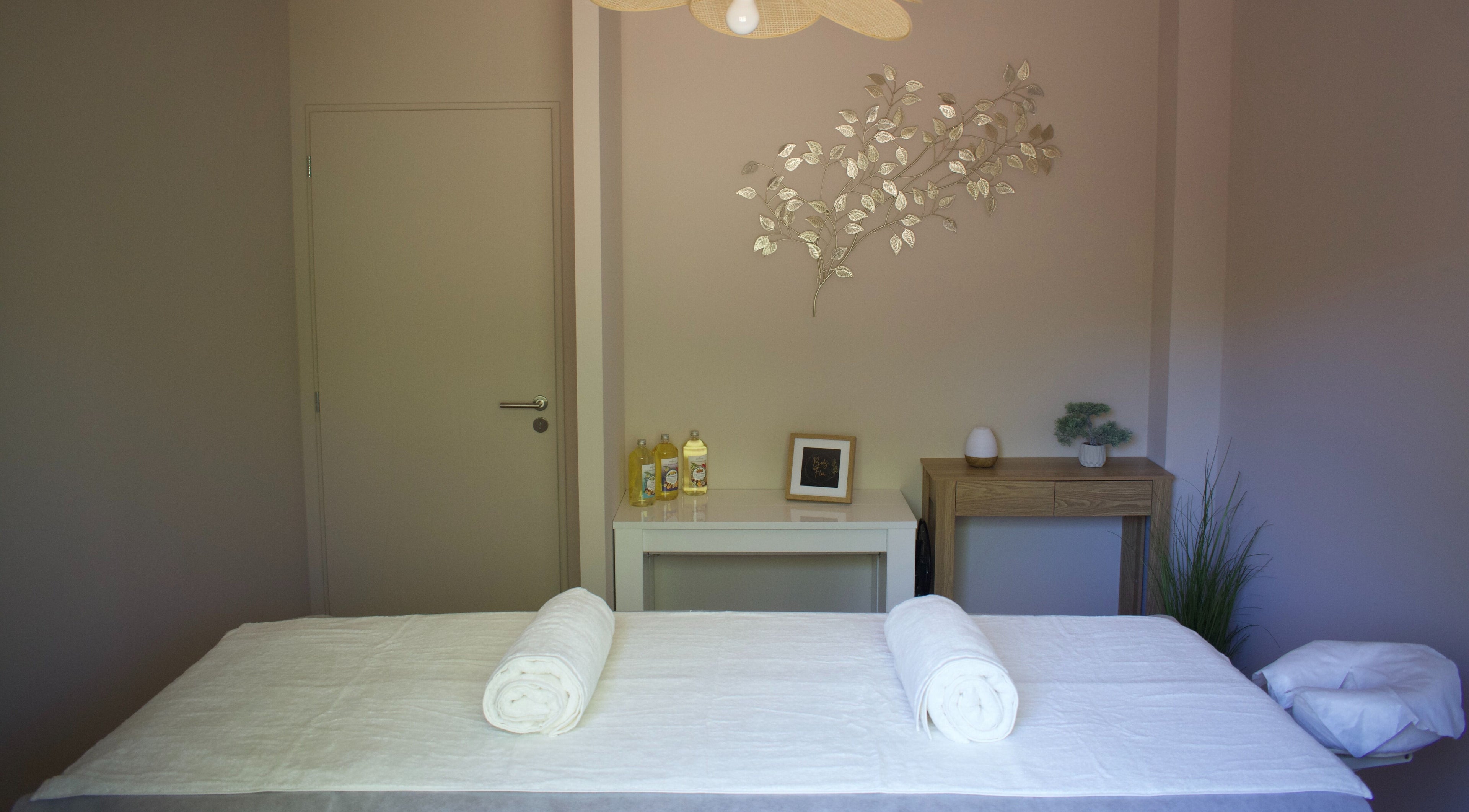 Salle de massage apaisante à Body Flow - Massage Tarn, Cabanès, Occitanie, FR.