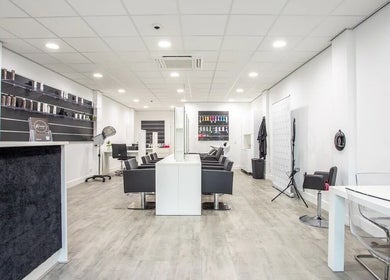 Interieur van Hair I Care By Makay in Duivendrecht, Noord-holland, NL. Moderne kapsalon met stijlvolle inrichting.