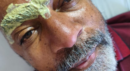 Tratamento facial detox em cliente no Blz & Beauty, São Paulo, São Paulo, BR.