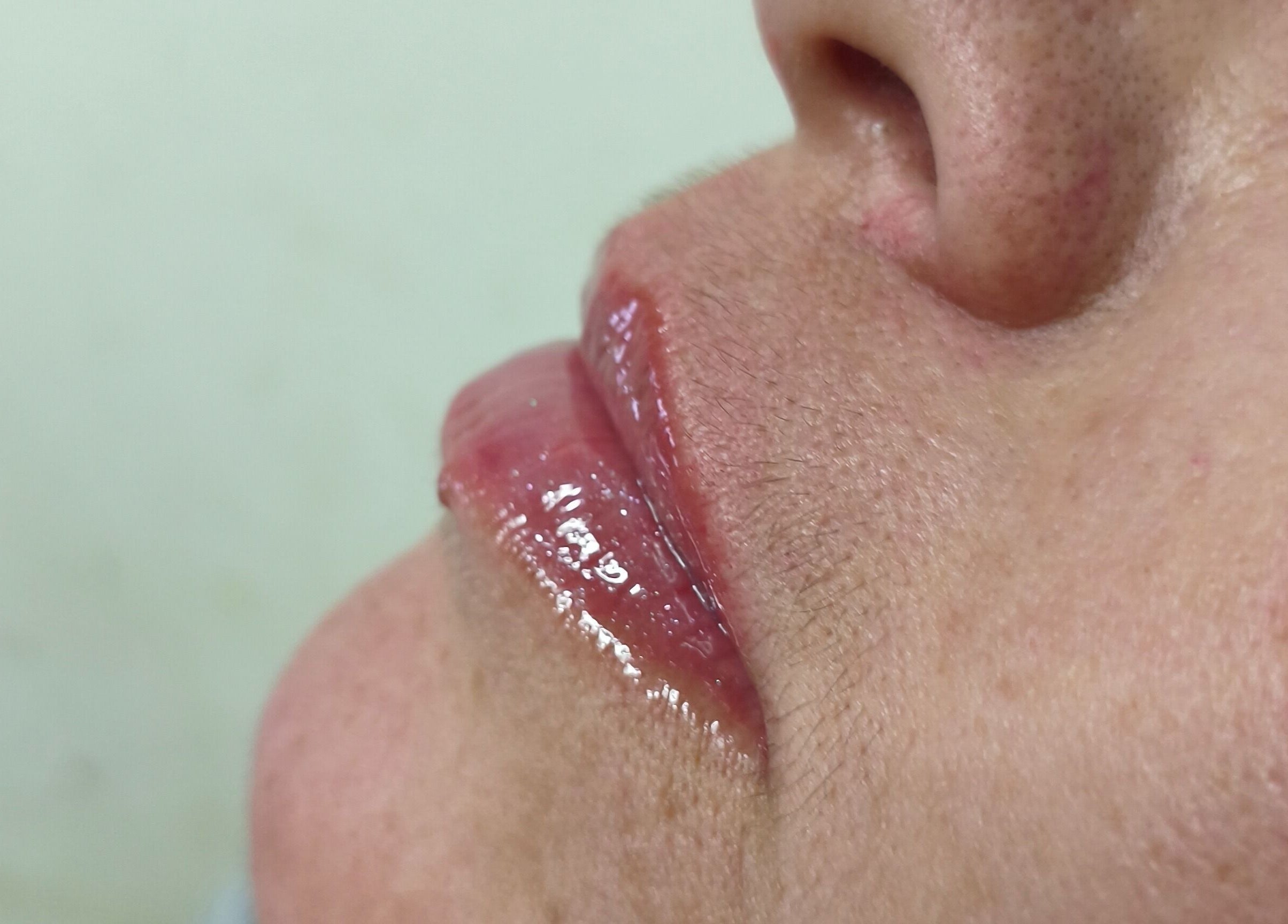 Tratamento de lábios brilhantes no Amara Beleza & Beauty no Studio Natália Rocha, São Paulo, São Paulo, BR.