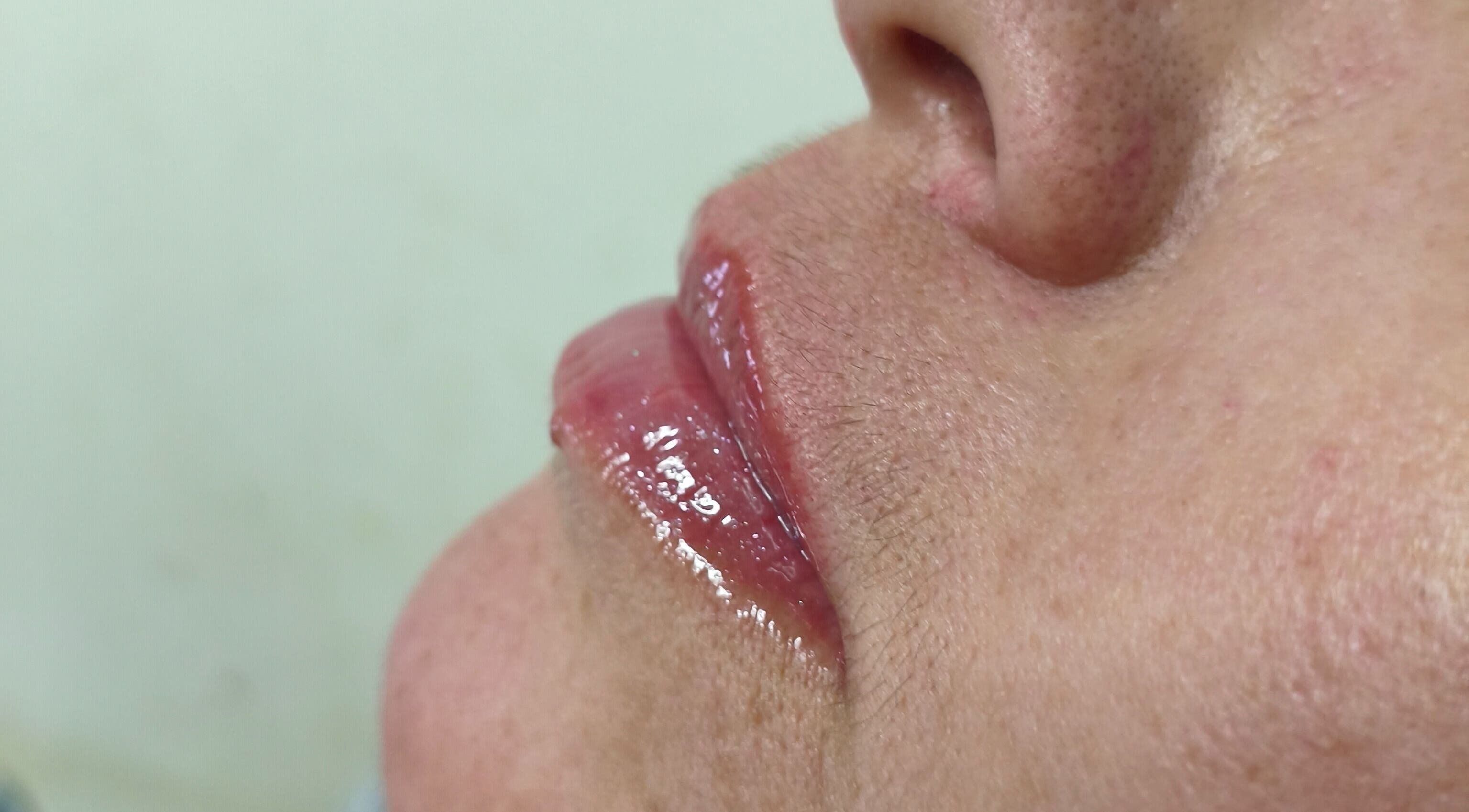 Tratamento de lábios brilhantes no Amara Beleza & Beauty no Studio Natália Rocha, São Paulo, São Paulo, BR.