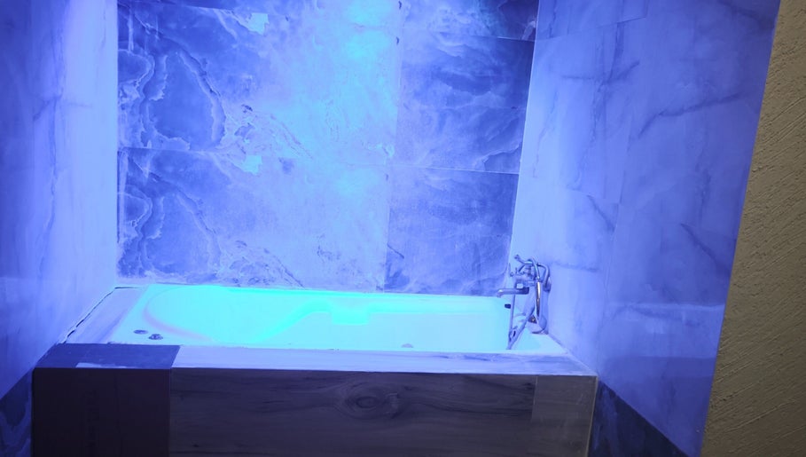 Blue Luxurious Spa - Ahmedabad image 1