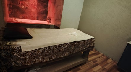Blue Luxurious Spa - Ahmedabad image 2