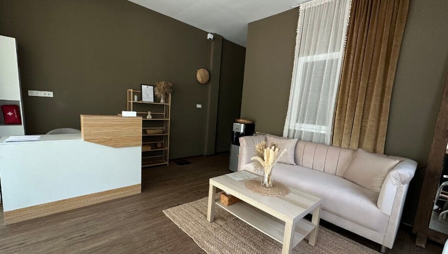 Stylish lounge at Armonique | Body Contouring & Anti-Cellulite Studio, Chang Wat Surat Thani, TH.
