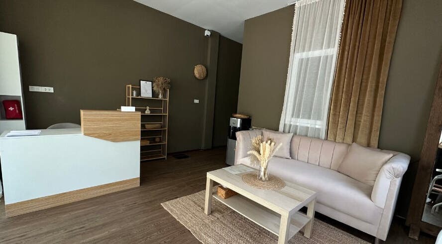 Stylish lounge at Armonique | Body Contouring & Anti-Cellulite Studio, Chang Wat Surat Thani, TH.