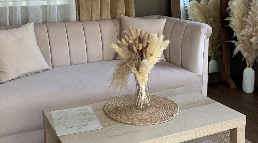 Elegant lounge area at Armonique | Body Contouring & Anti-Cellulite Studio in Chang Wat Surat Thani, TH.