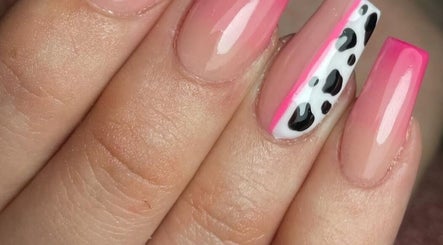 Siempre Bella Pretty Nails
