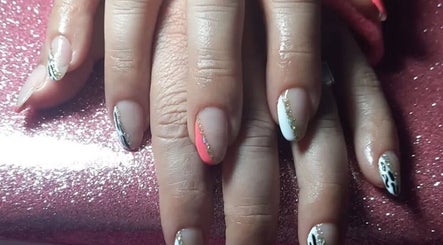 Siempre Bella Pretty Nails obrázek 3