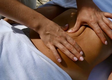 Massage relaxant chez Hello Skin, Saint-Marcellin-en-Forez, Auvergne-rhône-alpes, FR.