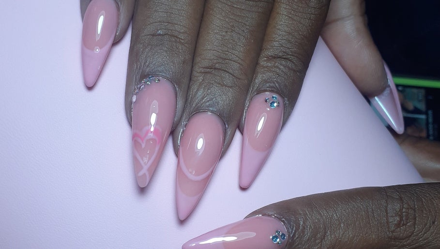 Queens Beauty Parlour246 image 1