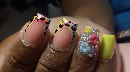 Queens Beauty Parlour246 image 2