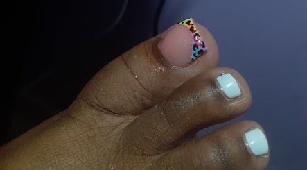 Queens Beauty Parlour246 image 3