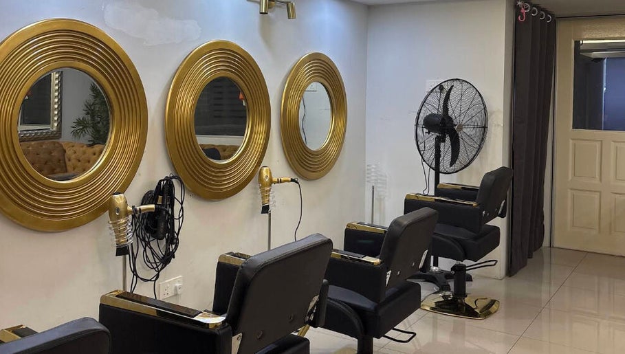 Elegant salon chairs and gold mirrors at Lyns Beauty Salon in Shah Alam, Selangor, MY.