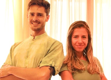 Terapeutas em Rosalusa • Massagem e Bem-estar, Costa Da Caparica, Setúbal, PT, sorrindo juntos.
