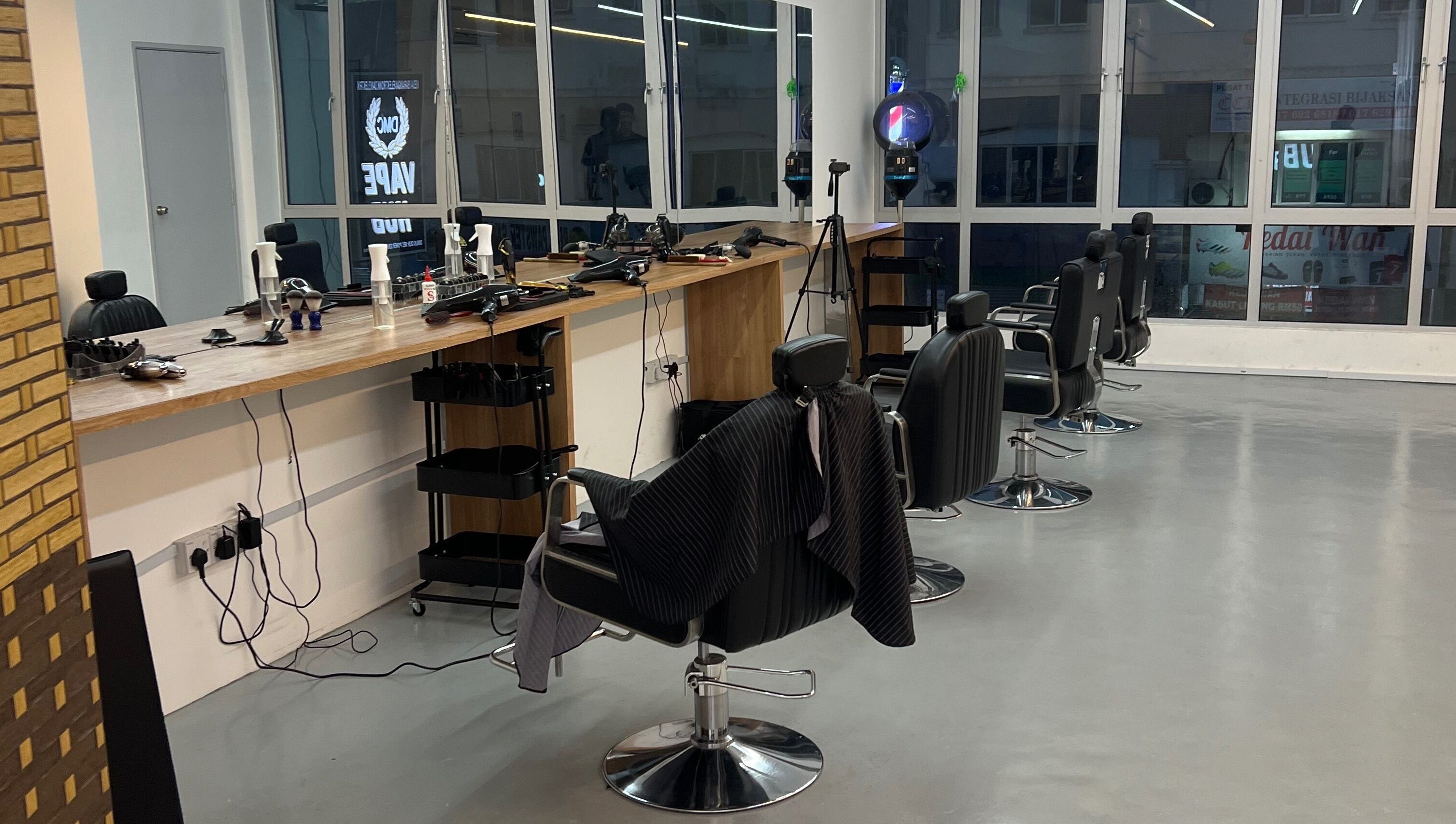 Sleek interior of Wan’s Barbershop Tasik Puteri, Rawang, Selangor, MY, featuring modern styling chairs and mirrors.