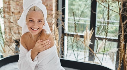 Relaxing spa experience at Skin Therapy Spa - Denia, Denia, Alicante, ES with a joyful guest.
