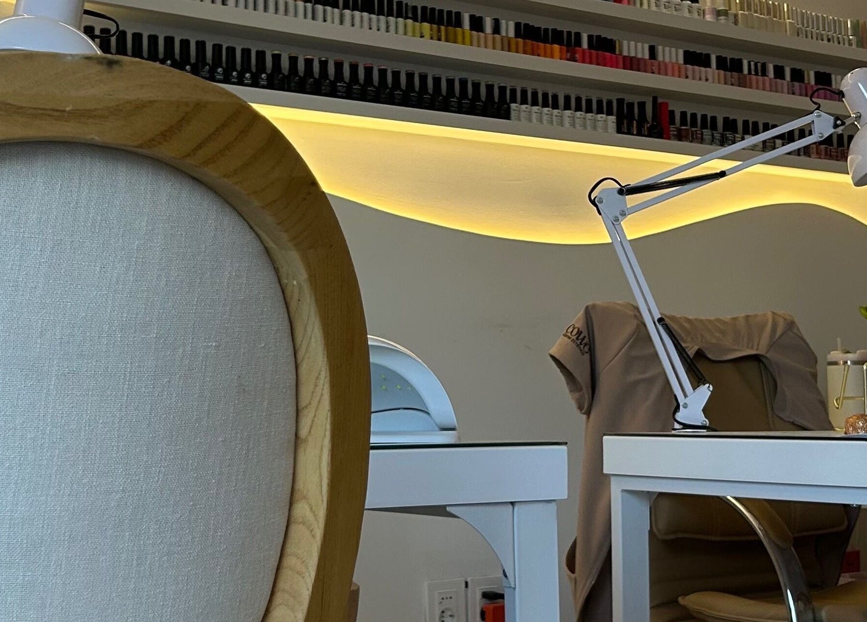 Mesa de manicura en COWE Centro Estético, San Carlos, Departamento De Maldonado, UY.