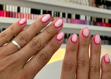 Hermosas uñas rosadas en COWE Centro Estético, San Carlos, Departamento De Maldonado, UY.