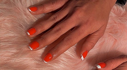 Institue d’ongle es extension de cil